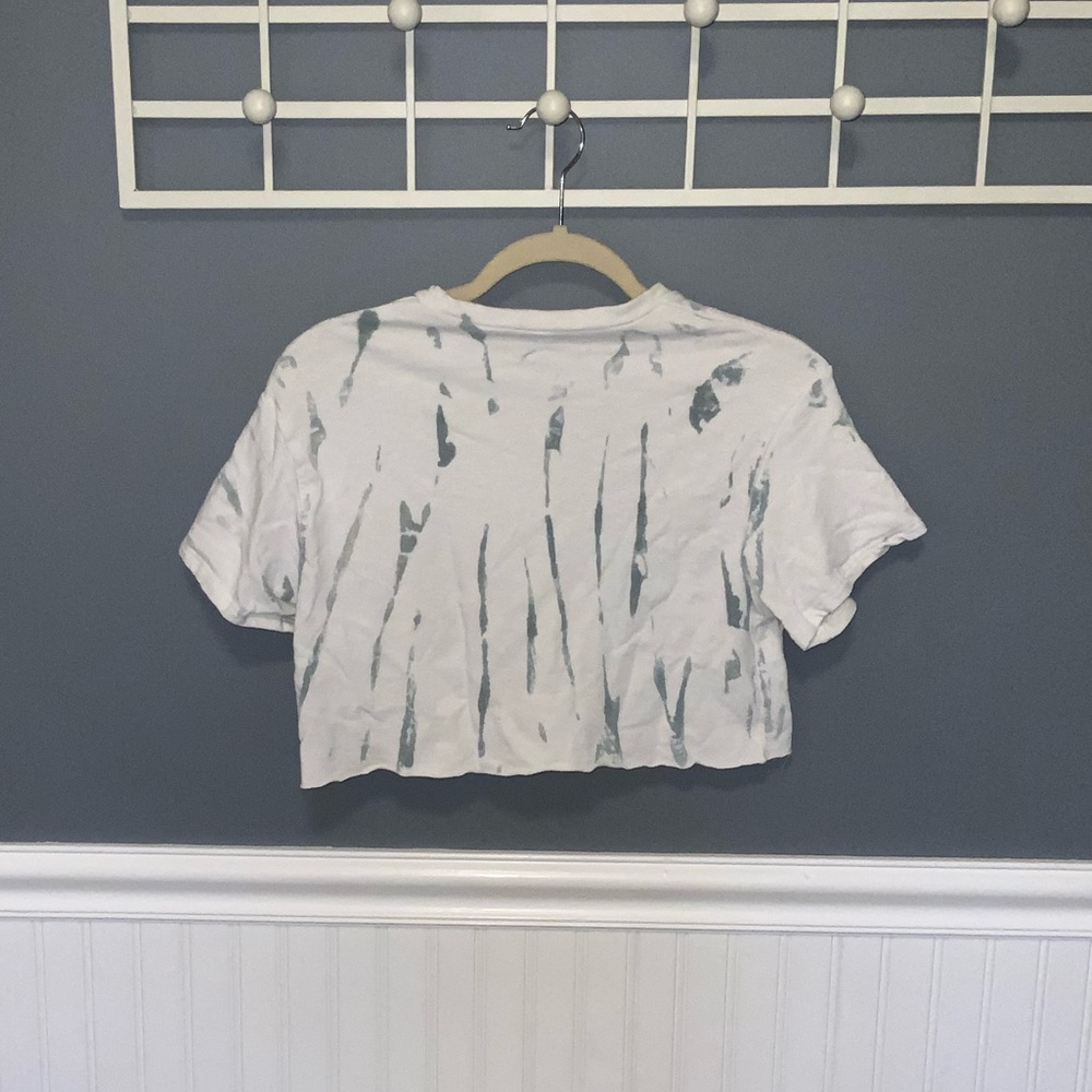 Cropped Tee - Picture 2 of 4